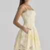 Mini sukienka Chloe Lemon z bawełny z koronką broderie anglaise
