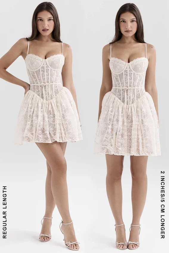 Mini sukienka Louisa Vintage w kolorze kremowym z koronką