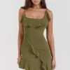 Mini sukienka Marcia Olive z falbanami Mini sukienka Marcia Olive z falbanami