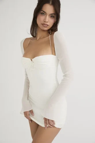 Mini sukienka typu babydoll z szyfonu w kolorze kości słoniowej Mini sukienka typu babydoll z szyfonu w kolorze kości słoniowej