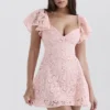 Mini sukienka Verity Perfectly Pink z kwiatowym wzorem z koronki