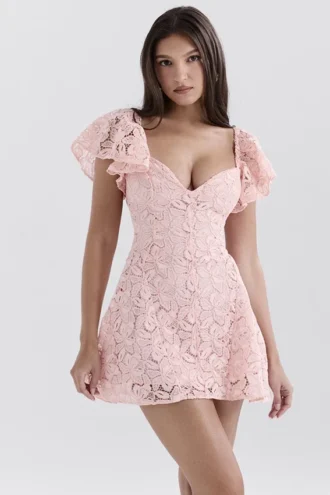 Mini sukienka Verity Perfectly Pink z kwiatowym wzorem z koronki Mini sukienka Verity Perfectly Pink z kwiatowym wzorem z koronki