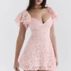 Mini sukienka Verity Perfectly Pink z kwiatowym wzorem z koronki