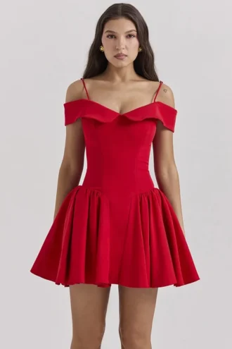 Mini sukienka z odkrytymi ramionami Elida Scarlet Mini sukienka z odkrytymi ramionami Elida Scarlet