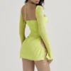 Mini sukienka z szyfonu w kolorze Baby Lime z wiązaniem na szyi Mini sukienka z szyfonu w kolorze Baby Lime z wiązaniem na szyi