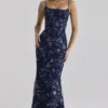 Naima Navy – ręcznie zdobiona koronkowa sukienka maxi