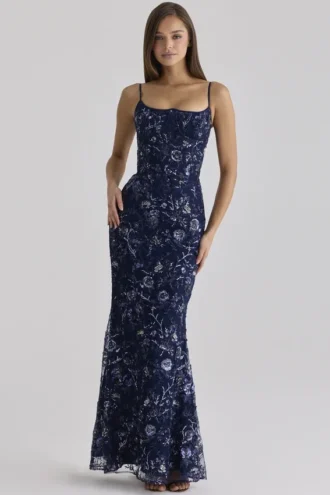 Naima Navy – ręcznie zdobiona koronkowa sukienka maxi Naima Navy – ręcznie zdobiona koronkowa sukienka maxi