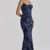 Naima Navy – ręcznie zdobiona koronkowa sukienka maxi
