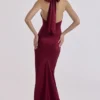 Oliviana – satynowa sukienka maxi z wiązaniem na szyi w kolorze bordowym Oliviana – satynowa sukienka maxi z wiązaniem na szyi w kolorze bordowym