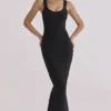 Oryginalna czarna sukienka maxi w stylu bandażowym Oryginalna czarna sukienka maxi w stylu bandażowym