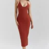 Ria Terracotta Elastyczna bawełniana sukienka midi o dopasowanym kroju Ria Terracotta Elastyczna bawełniana sukienka midi o dopasowanym kroju