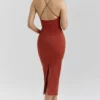 Ria Terracotta Elastyczna bawełniana sukienka midi o dopasowanym kroju Ria Terracotta Elastyczna bawełniana sukienka midi o dopasowanym kroju