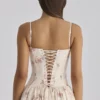 Rona – długa sukienka z bawełny w kolorze kości słoniowej z nadrukiem w stylu vintage Rona – długa sukienka z bawełny w kolorze kości słoniowej z nadrukiem w stylu vintage