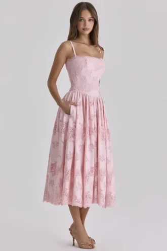 Różowa bawełniana Sukienka Letnia Chloe z koronką broderie anglaise