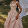 Różowa bawełniana sukienka midi z rękawkami typu cap sleeve „Kaia” Różowa bawełniana sukienka midi z rękawkami typu cap sleeve „Kaia”