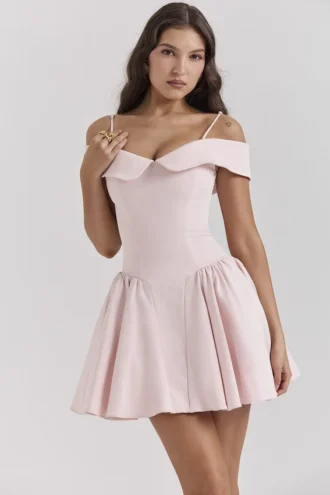 Różowa mini sukienka z odkrytymi ramionami Elida Ballerina Różowa mini sukienka z odkrytymi ramionami Elida Ballerina