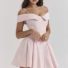 Różowa mini sukienka z odkrytymi ramionami Elida Ballerina
