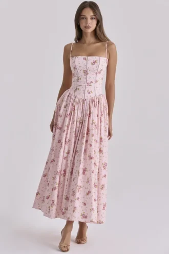 Różowa sukienka letnia midi z bawełny w stylu vintage z nadrukiem róż