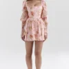 Sancia – angielska sukienka mini w stylu vintage z nadrukiem róż i bufiastymi rękawami Sancia – angielska sukienka mini w stylu vintage z nadrukiem róż i bufiastymi rękawami