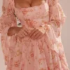 Sancia – angielska sukienka mini w stylu vintage z nadrukiem róż i bufiastymi rękawami Sancia – angielska sukienka mini w stylu vintage z nadrukiem róż i bufiastymi rękawami