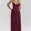 Satynowa sukienka maxi Marcella Berry z plisami Satynowa sukienka maxi Marcella Berry z plisami