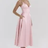 Satynowa sukienka midi o kroju litery A w kolorze Tiffany Parisian Pink Satynowa sukienka midi o kroju litery A w kolorze Tiffany Parisian Pink