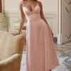 Satynowa sukienka midi o kroju litery A w kolorze Tiffany Parisian Pink Satynowa sukienka midi o kroju litery A w kolorze Tiffany Parisian Pink