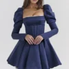Satynowa sukienka mini z bufiastymi rękawami Venetia Midnight Satynowa sukienka mini z bufiastymi rękawami Venetia Midnight