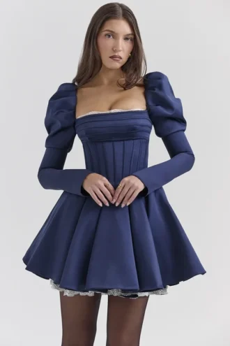 Satynowa sukienka mini z bufiastymi rękawami Venetia Midnight Satynowa sukienka mini z bufiastymi rękawami Venetia Midnight