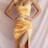 Satynowy plisowany gorset midi „Bianca” w kolorze mandarynkowym Satynowy plisowany gorset midi „Bianca” w kolorze mandarynkowym