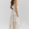 Seren Vanilla – haftowana, ręcznie wyszywana koralikami sukienka maxi w kwiaty Seren Vanilla – haftowana, ręcznie wyszywana koralikami sukienka maxi w kwiaty