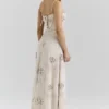 Seren Vanilla – haftowana, ręcznie wyszywana koralikami sukienka maxi w kwiaty Seren Vanilla – haftowana, ręcznie wyszywana koralikami sukienka maxi w kwiaty