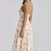 Solada – sukienka midi z dekoltem halter z georgette w kolorze kości słoniowej z nadrukiem w stylu vintage Solada – sukienka midi z dekoltem halter z georgette w kolorze kości słoniowej z nadrukiem w stylu vintage