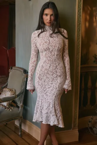 Sophia Vintage – dopasowana sukienka midi z koronki w kolorze kości słoniowej Sophia Vintage – dopasowana sukienka midi z koronki w kolorze kości słoniowej