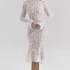 Sophia Vintage – dopasowana sukienka midi z koronki w kolorze kości słoniowej Sophia Vintage – dopasowana sukienka midi z koronki w kolorze kości słoniowej