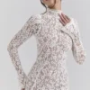 Sophia Vintage – dopasowana sukienka midi z koronki w kolorze kości słoniowej Sophia Vintage – dopasowana sukienka midi z koronki w kolorze kości słoniowej