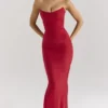 Spódnica maxi Cassidy w kolorze holly red z marszczonym obszyciem dołu Spódnica maxi Cassidy w kolorze holly red z marszczonym obszyciem dołu