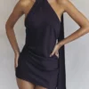 Sukienka Aida Night Shade z asymetrycznym dekoltem Sukienka Aida Night Shade z asymetrycznym dekoltem