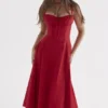 Sukienka bustier Carmen w kolorze czerwonej róży Sukienka bustier Carmen w kolorze czerwonej róży