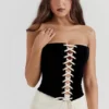 Sukienka gorsetowa bez ramiączek Jaina w kolorze czarnym i kremowym w stylu vintage