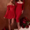 Sukienka z odkrytymi ramionami Alana Scarlet Sukienka z odkrytymi ramionami Alana Scarlet