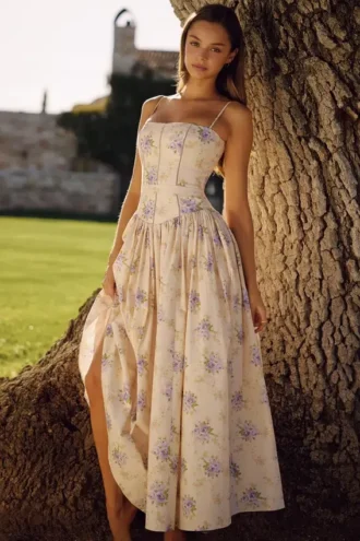Sukienka letnia midi Ysabella w kolorze kości słoniowej z bawełny w kwiatowy wzór Sweet Peony