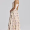 Sukienka letnia midi Ysabella w kolorze kości słoniowej z bawełny w kwiatowy wzór Sweet Peony Sukienka letnia midi Ysabella w kolorze kości słoniowej z bawełny w kwiatowy wzór Sweet Peony