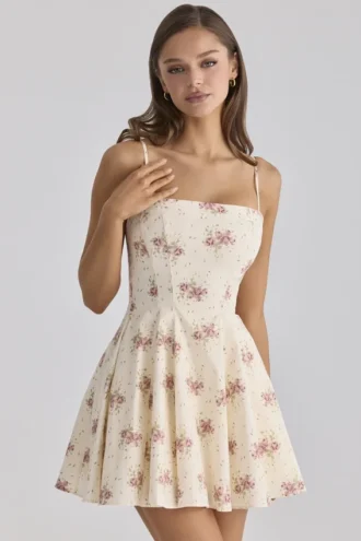 Sukienka letnia mini z bawełny w rozkloszowanym kroju Dolly Ivory Vintage Rose Print Sukienka letnia mini z bawełny w rozkloszowanym kroju Dolly Ivory Vintage Rose Print