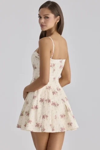 Sukienka letnia mini z bawełny w rozkloszowanym kroju Dolly Ivory Vintage Rose Print Sukienka letnia mini z bawełny w rozkloszowanym kroju Dolly Ivory Vintage Rose Print