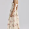 Sukienka Letnia Ysabella w kolorze kości słoniowej z nadrukiem Vintage Rose Sukienka Letnia Ysabella w kolorze kości słoniowej z nadrukiem Vintage Rose