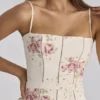 Sukienka Letnia Ysabella w kolorze kości słoniowej z nadrukiem Vintage Rose Sukienka Letnia Ysabella w kolorze kości słoniowej z nadrukiem Vintage Rose
