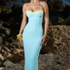 Sukienka maxi Aiza w kolorze ocean blue z kontrastową koronką