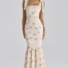 Sukienka maxi Alessina w kolorze kości słoniowej z nadrukiem Vintage Rose, wykonana z bawełny i koronki Sukienka maxi Alessina w kolorze kości słoniowej z nadrukiem Vintage Rose, wykonana z bawełny i koronki