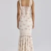 Sukienka maxi Alessina w kolorze kości słoniowej z nadrukiem Vintage Rose, wykonana z bawełny i koronki Sukienka maxi Alessina w kolorze kości słoniowej z nadrukiem Vintage Rose, wykonana z bawełny i koronki